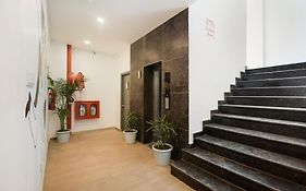 Townhouse The Awadh Airport Near Chaudhary Charan Singh International Airport